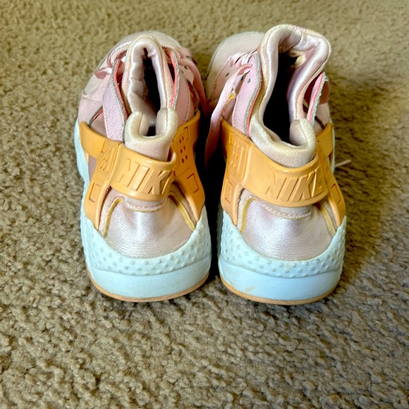 Nike Huarache Sneakers - Picture 2 of 3